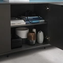 Studio Copenhagen Sideboard Harma I - Dunkelgrau 28 Studio Copenhagen Sideboard Harma I - Dunkelgrau -Wohnzimmermöbel boutique en ligne 1000007080 191127 10453900003 DETAILS P000000001000007080