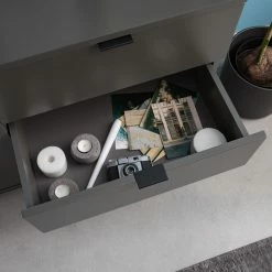 Studio Copenhagen Sideboard Harma I - Dunkelgrau 29 Studio Copenhagen Sideboard Harma I - Dunkelgrau -Wohnzimmermöbel boutique en ligne 1000007080 191127 10453900004 DETAILS P000000001000007080