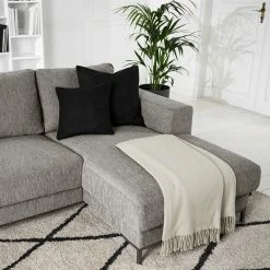 Fredriks Ecksofa Summer - Webstoff Madu: Hellgrau - Longchair davorstehend rechts - Ohne Schlaffunktion -Wohnzimmermöbel boutique en ligne 1000012445 220802 030 DETAILS P000000001000012445