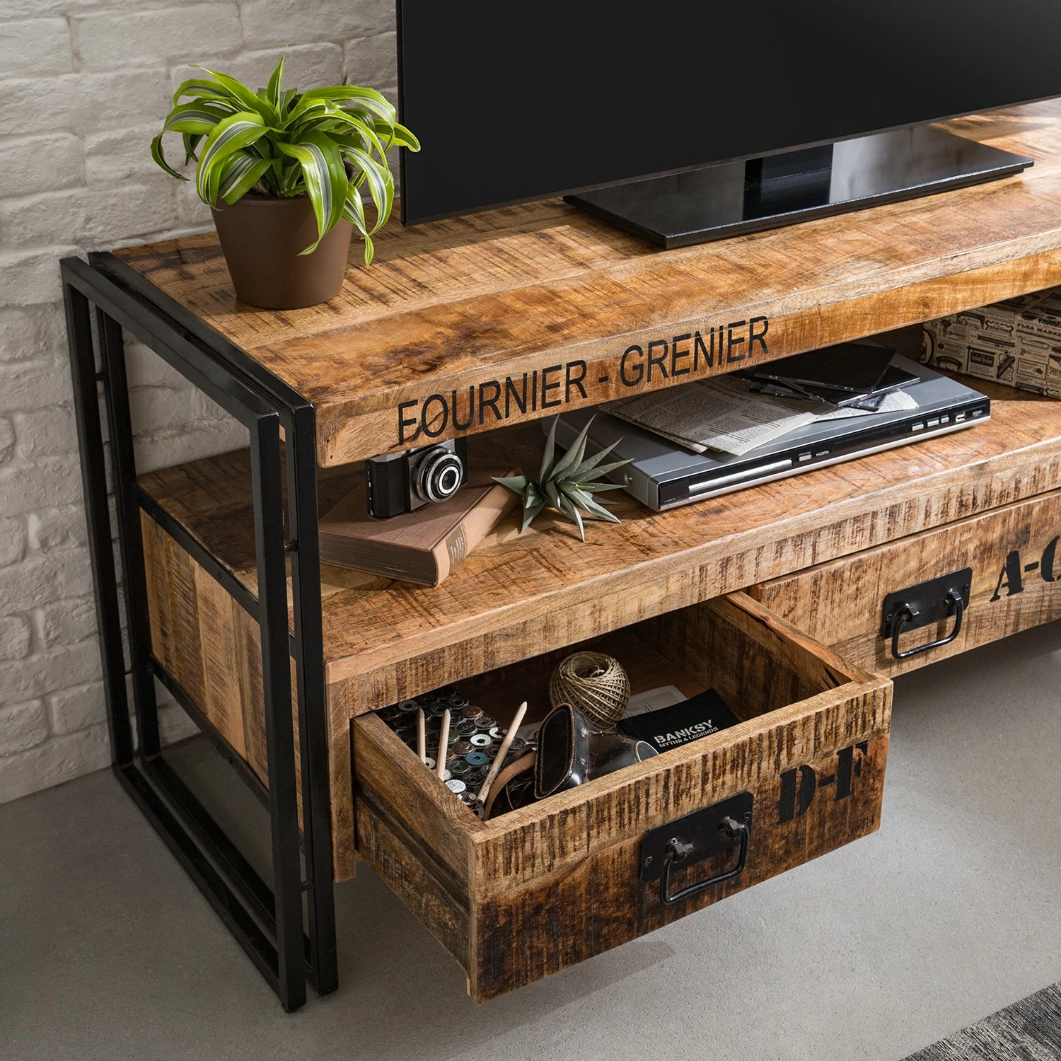 Wolf-Möbel TV-Lowboard Iron - Mango massiv / Eisen 11 Wolf-Möbel TV-Lowboard Iron - Mango massiv / Eisen – Bild 11