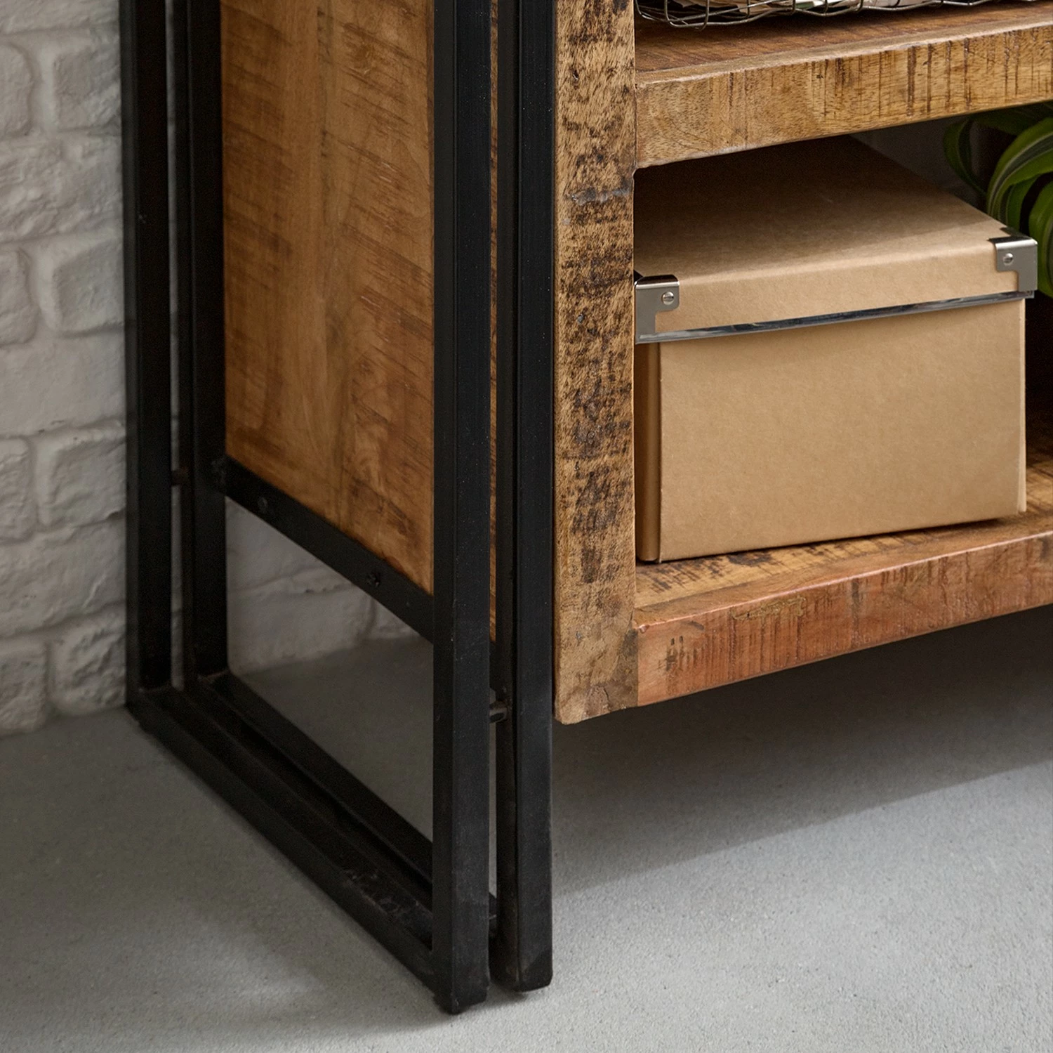 Wolf-Möbel Regal Iron II - Mango massiv / Eisen 9 Wolf-Möbel Regal Iron II - Mango massiv / Eisen – Bild 9