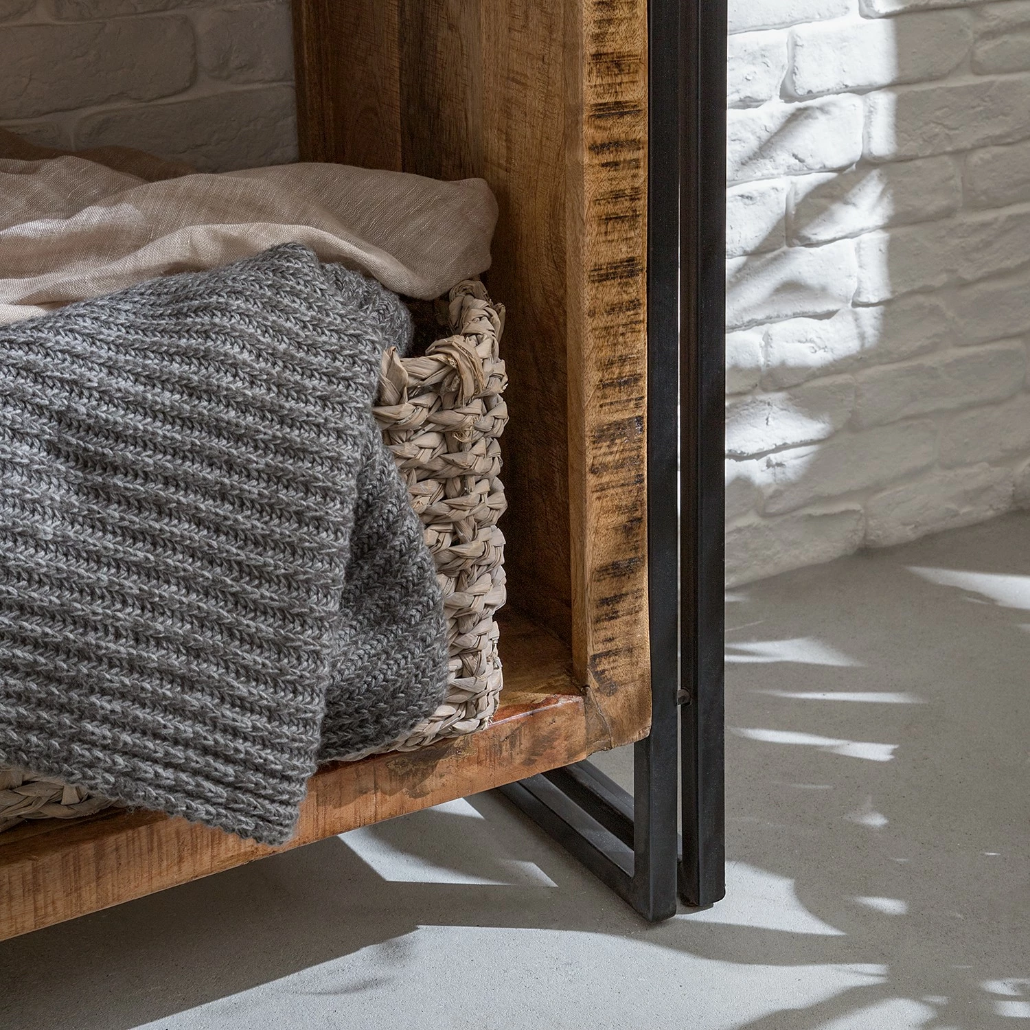 Wolf-Möbel Regal Iron II - Mango massiv / Eisen 10 Wolf-Möbel Regal Iron II - Mango massiv / Eisen – Bild 10