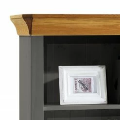 Maison Belfort Regal Bergen II - Kiefer Grau / Kiefer Laugenfarbig 9 Maison Belfort Regal Bergen II - Kiefer Grau / Kiefer Laugenfarbig -Wohnzimmermöbel boutique en ligne 1000104435 211122 08321701059 DETAILS P000000001000104435