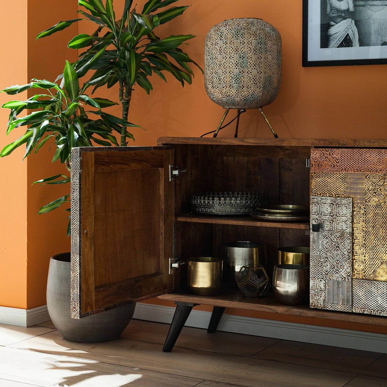 Wolf-Möbel Sideboard Orient - Akazie massiv / Metall - Mehrfarbig 13 Wolf-Möbel Sideboard Orient - Akazie massiv / Metall - Mehrfarbig – Bild 13