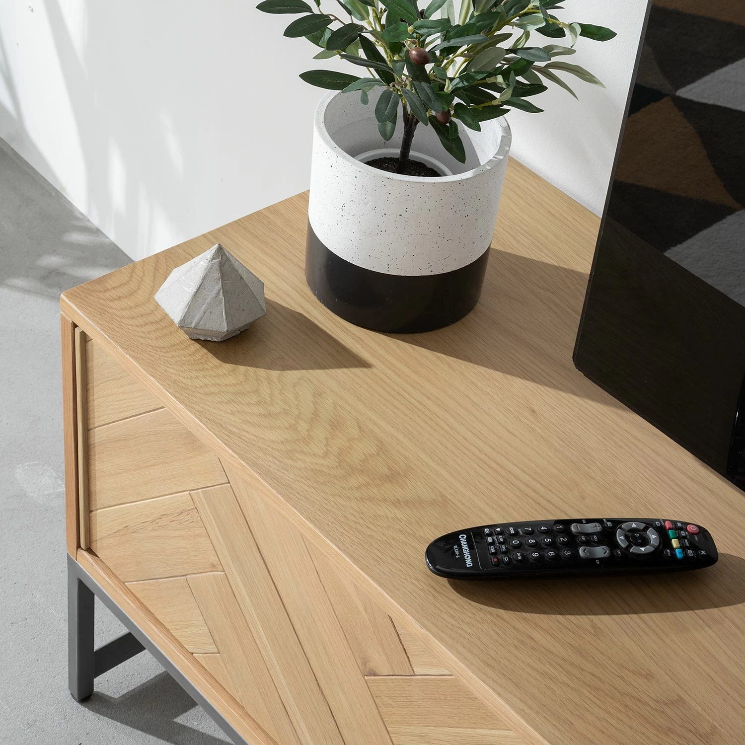 Ars manufacti TV-Lowboard Dharai - Echtholzfurnier / Metall - Eiche / Silber 14 Ars manufacti TV-Lowboard Dharai - Echtholzfurnier / Metall - Eiche / Silber – Bild 14