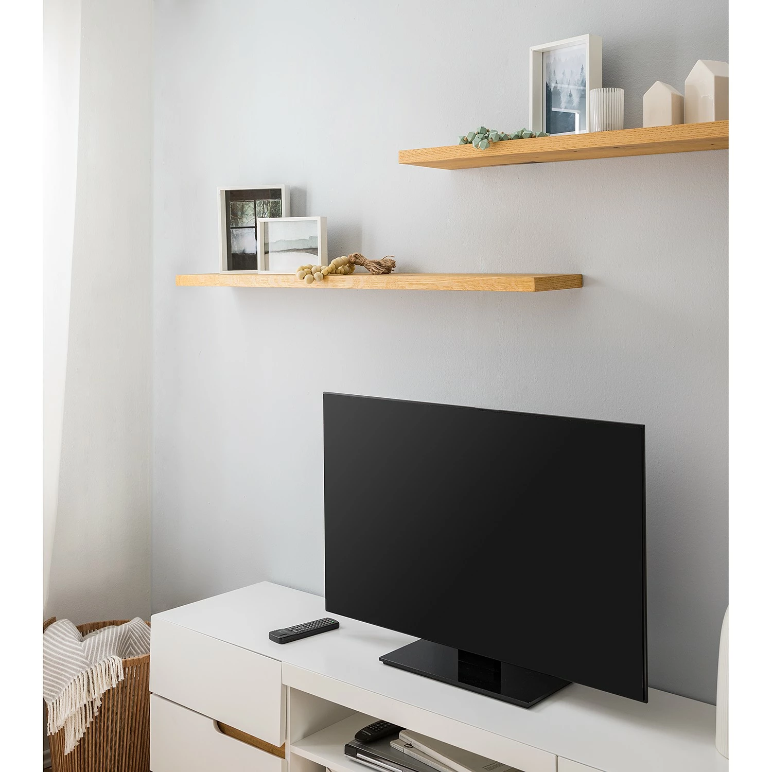 Mørteens TV-Lowboard Tenabo - Matt Weiß / Asteiche 9 Mørteens TV-Lowboard Tenabo - Matt Weiß / Asteiche – Bild 9