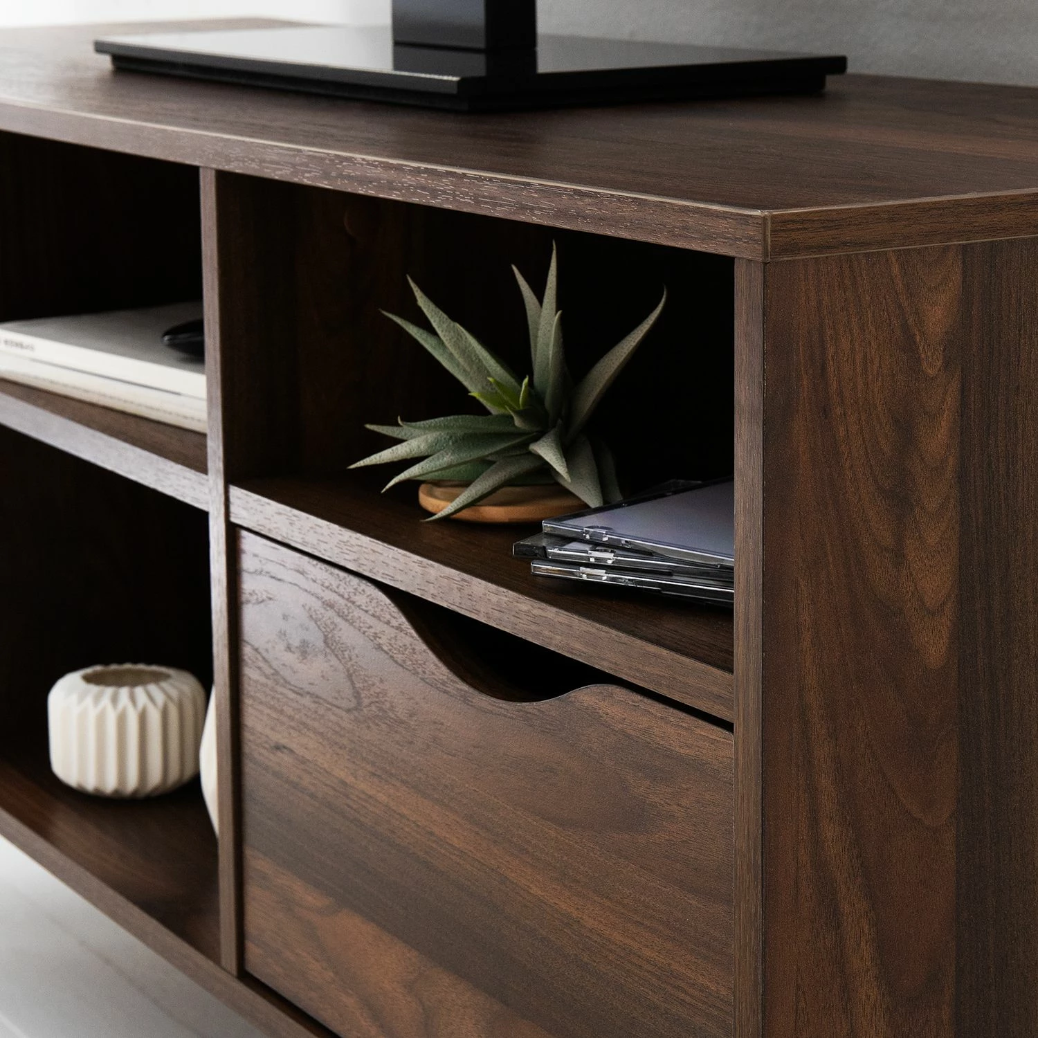 Mørteens TV-Lowboard Gjora I - Gummibaum teilmassiv - Walnuss 12 Mørteens TV-Lowboard Gjora I - Gummibaum teilmassiv - Walnuss – Bild 12