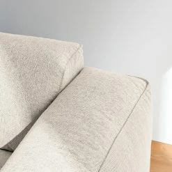 Studio Copenhagen Ecksofa HUDSON 1,5-Sitzer mit Longchair - Webstoff Saia: Beige - Longchair davorstehend links -Wohnzimmermöbel boutique en ligne 1000123836 190916 13150900024 DETAILS P000000001000123836 1