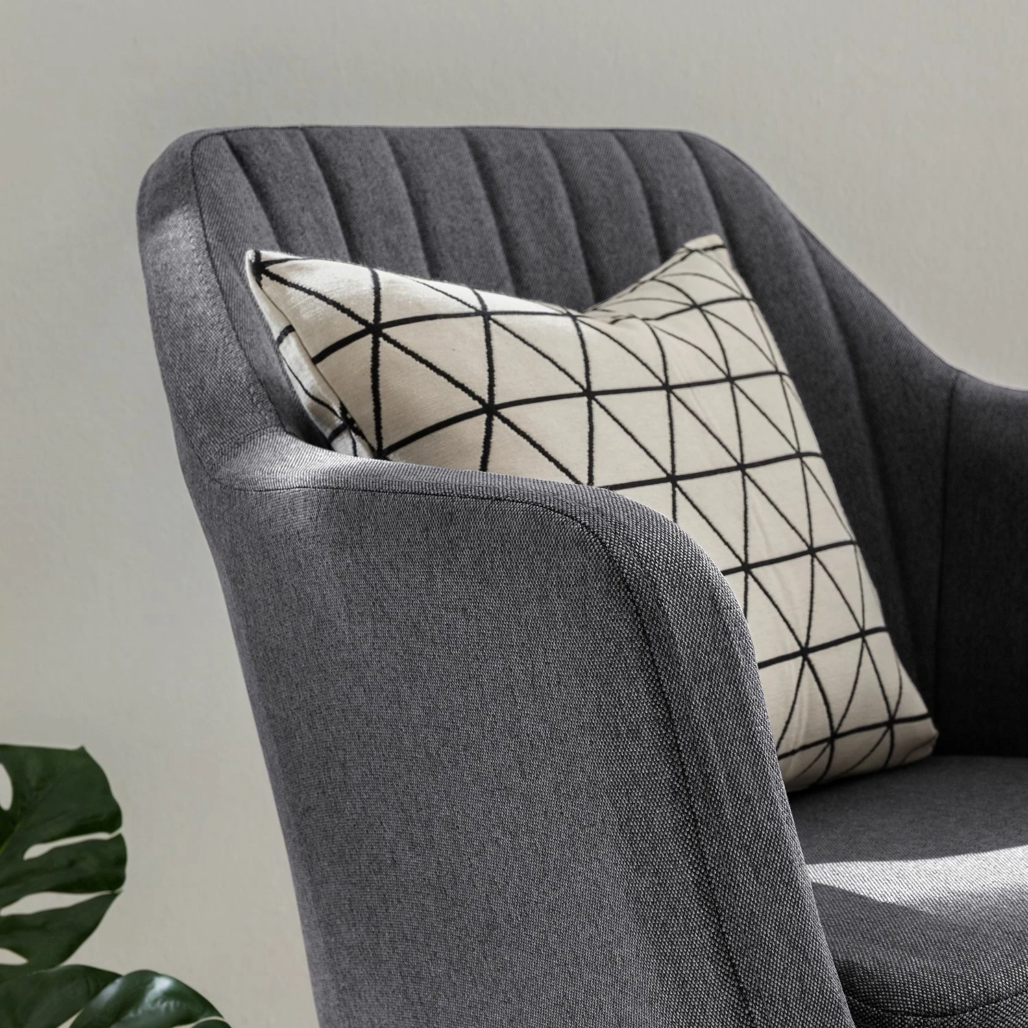 Mørteens Schaukelstuhl Leedy - Webstoff / Buche massiv - Dunkelgrau / Buche 8 Mørteens Schaukelstuhl Leedy - Webstoff / Buche massiv - Dunkelgrau / Buche – Bild 8