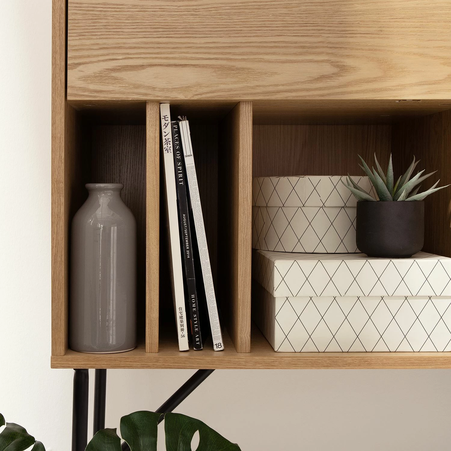 Studio Copenhagen Kommode Vallsta ll - Esche / Schwarz 17 Studio Copenhagen Kommode Vallsta ll - Esche / Schwarz – Bild 17