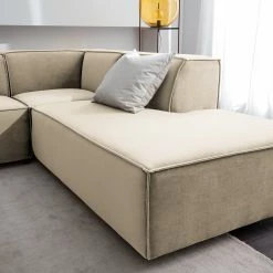 Wohnlandschaft Kinx II - Samt - Samt Shyla: Beige - Longchair davorstehend links / Ottomane rechts -Wohnzimmermöbel boutique en ligne 1000155708 210323 15180500946 DETAILS P000000001000155708