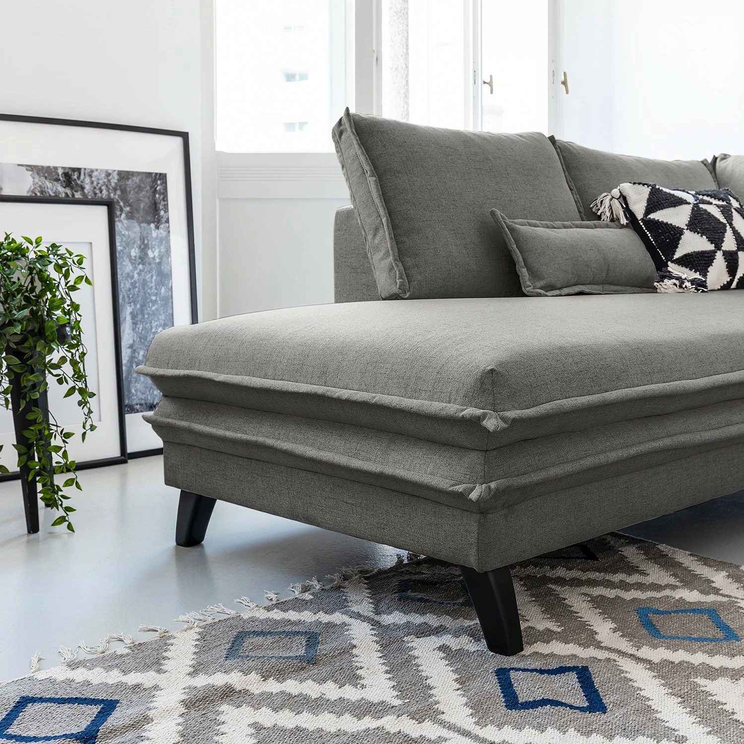 Norrwood Wohnlandschaft Mia Mia I - Webstoff - Grau - Longchair davorstehend rechts / Ottomane links 9 Norrwood Wohnlandschaft Mia Mia I - Webstoff - Grau - Longchair davorstehend rechts / Ottomane links – Bild 9