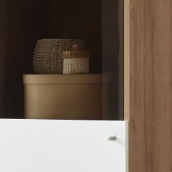 Norrwood Standvitrine Gyland - Matt Weiß / Eiche Riviera Dekor 14 Norrwood Standvitrine Gyland - Matt Weiß / Eiche Riviera Dekor -Wohnzimmermöbel boutique en ligne 1000164010 190307 08392300072 GALLERYIMAGES P000000001000164010