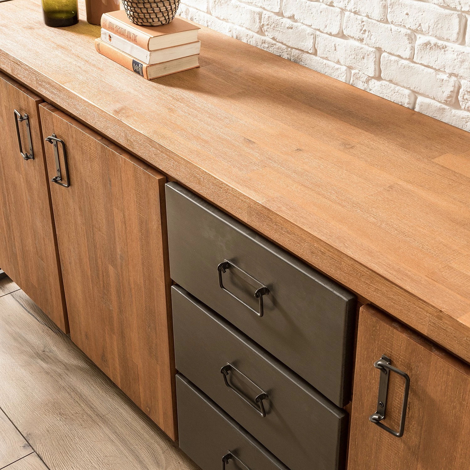 Ars manufacti Sideboard Manchester IV - Akazie massiv / Metall - Akazie / Anthrazit 7 Ars manufacti Sideboard Manchester IV - Akazie massiv / Metall - Akazie / Anthrazit – Bild 7