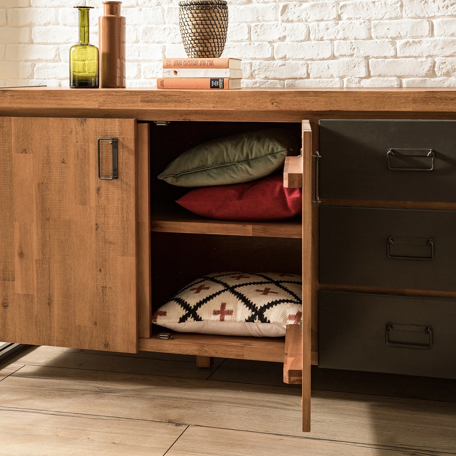 Ars manufacti Sideboard Manchester IV - Akazie massiv / Metall - Akazie / Anthrazit 9 Ars manufacti Sideboard Manchester IV - Akazie massiv / Metall - Akazie / Anthrazit – Bild 9