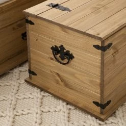 Maison Belfort Truhe Finca Rustica - Kiefer massiv - Kiefer Natur -Wohnzimmermöbel boutique en ligne 1000178021 200507 14113200003 DETAILS P000000001000178021