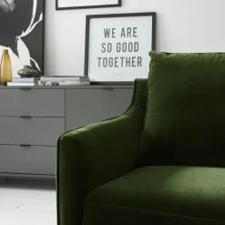 Studio Copenhagen Sofa Pouch (3-Sitzer) - Samt - Dunkelgrün -Wohnzimmermöbel boutique en ligne 1000179414 200320 15312700002 DETAILS P000000001000179414