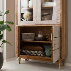 Ars manufacti Vitrinenschrank Buuda - Akazie massiv - Ecru / Akazie 22 Ars manufacti Vitrinenschrank Buuda - Akazie massiv - Ecru / Akazie -Wohnzimmermöbel boutique en ligne 1000182056 200227 06193200018 MOOD DETAILS P000000001000182056 mood