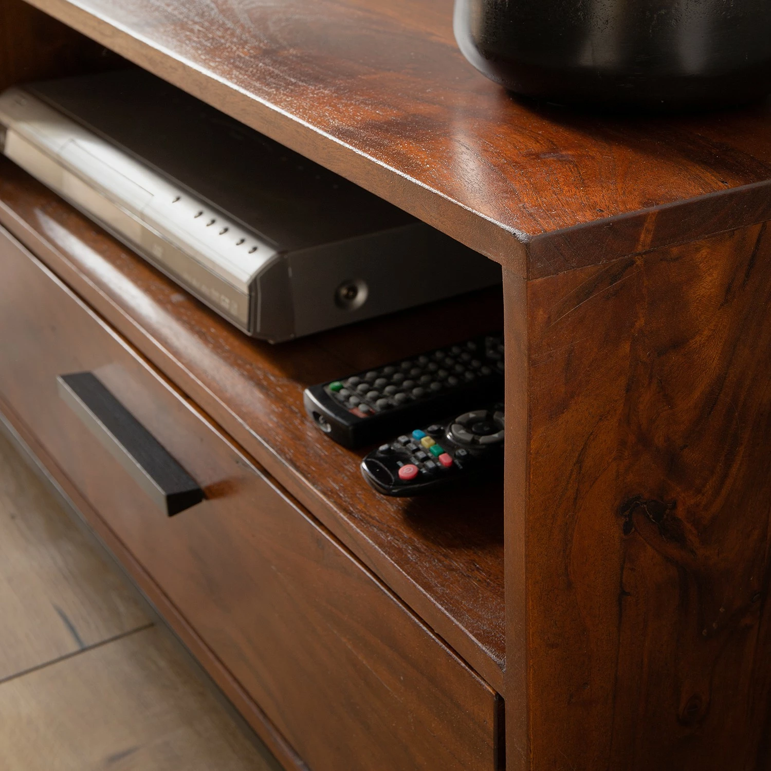 Ars manufacti TV-Lowboard Woodson V - Akazie massiv - Akazie Braun 9 Ars manufacti TV-Lowboard Woodson V - Akazie massiv - Akazie Braun – Bild 9