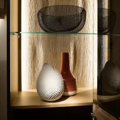 Naturoo Hängevitrine Doora - Asteiche teilmassiv - Asteiche Bianco / Graphit -Wohnzimmermöbel boutique en ligne 1000207362 200317 14293300120 DETAILS P000000001000207362