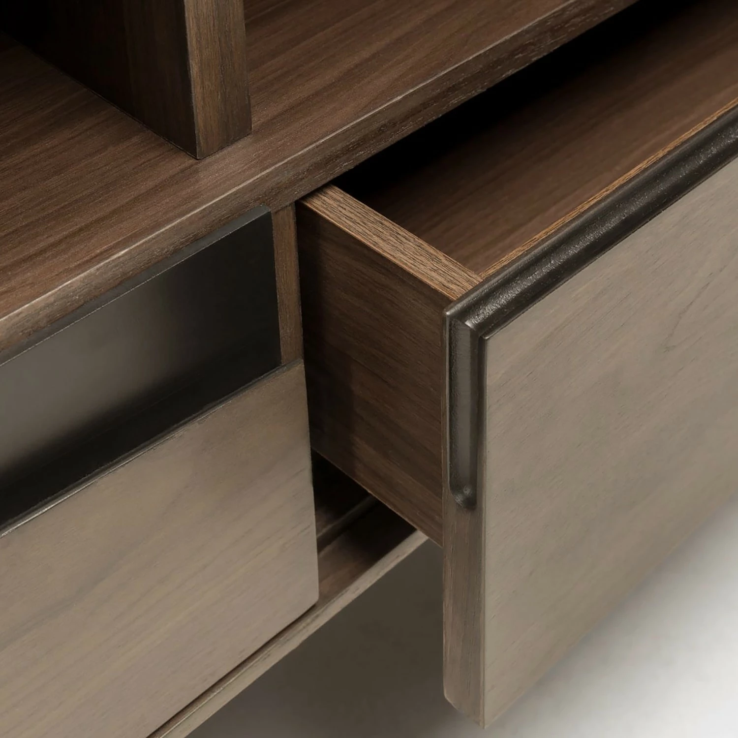 Red Living TV-Lowboard Kluuvi - Echtholzfurnier - Walnuss / Schwarz 8 Red Living TV-Lowboard Kluuvi - Echtholzfurnier - Walnuss / Schwarz – Bild 8