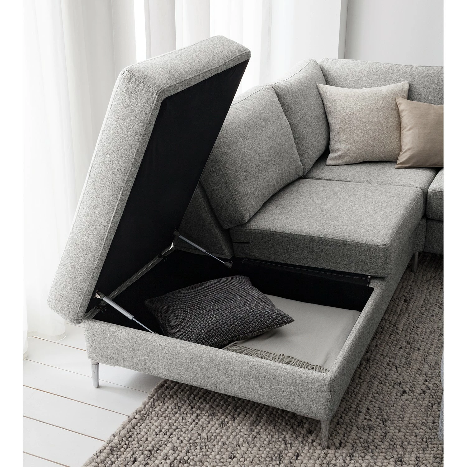 Studio Copenhagen Wohnlandschaft COSO Classic+ - Webstoff Inze: Hellgrau - Longchair davorstehend rechts / Ottomane links - Bettkasten - Chrom glänzend 13 Studio Copenhagen Wohnlandschaft COSO Classic+ - Webstoff Inze: Hellgrau - Longchair davorstehend rechts / Ottomane links - Bettkasten - Chrom glänzend – Bild 13