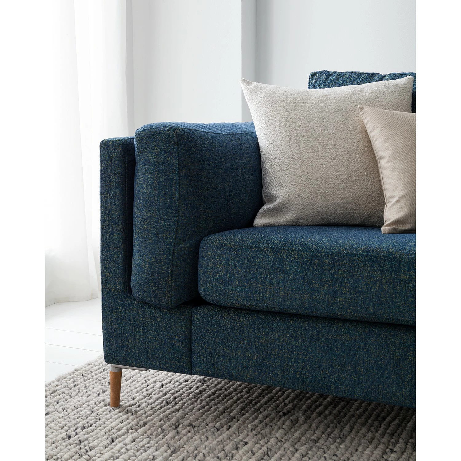 Studio Copenhagen 2,5-Sitzer Sofa COSO Classic+ - Chenille Rufi: Blau - Eiche Dunkel 9 Studio Copenhagen 2,5-Sitzer Sofa COSO Classic+ - Chenille Rufi: Blau - Eiche Dunkel – Bild 9