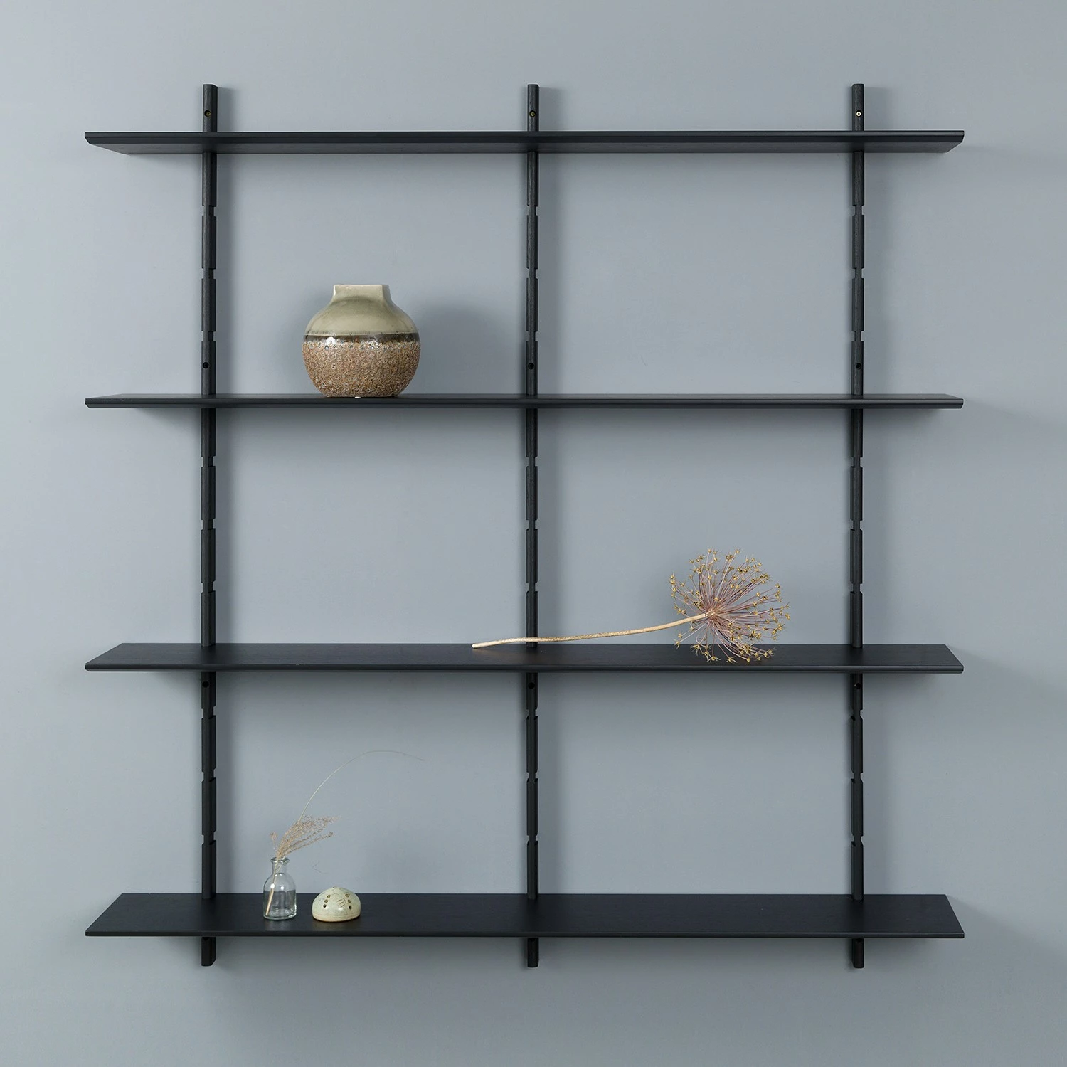 Studio Copenhagen Wandregal Lautaro IV - Eiche teilmassiv - Eiche Schwarz 3 Studio Copenhagen Wandregal Lautaro IV - Eiche teilmassiv - Eiche Schwarz – Bild 3