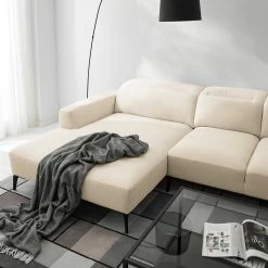 Studio Copenhagen Ecksofa Berrie I - Webstoff Saia: Beige - Breite: 266 cm - Longchair davorstehend links -Wohnzimmermöbel boutique en ligne 1000217457 210222 09072000213 DETAILS P000000001000217457