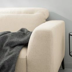 Studio Copenhagen Ecksofa Berrie I - Webstoff Saia: Beige - Breite: 266 cm - Longchair davorstehend links -Wohnzimmermöbel boutique en ligne 1000217457 210222 09072000218 DETAILS P000000001000217457