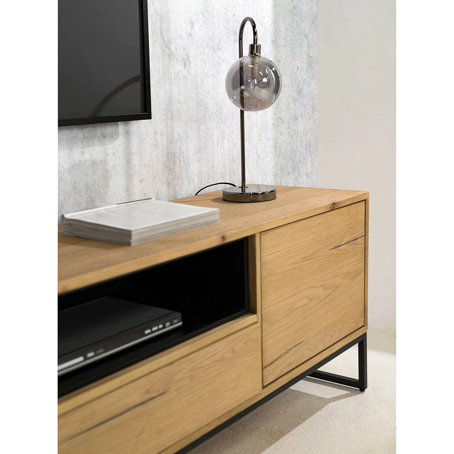 Studio Copenhagen TV-Lowboard Flox I - Echtholzfurnier / Metall - Eiche / Schwarz 13 Studio Copenhagen TV-Lowboard Flox I - Echtholzfurnier / Metall - Eiche / Schwarz – Bild 13
