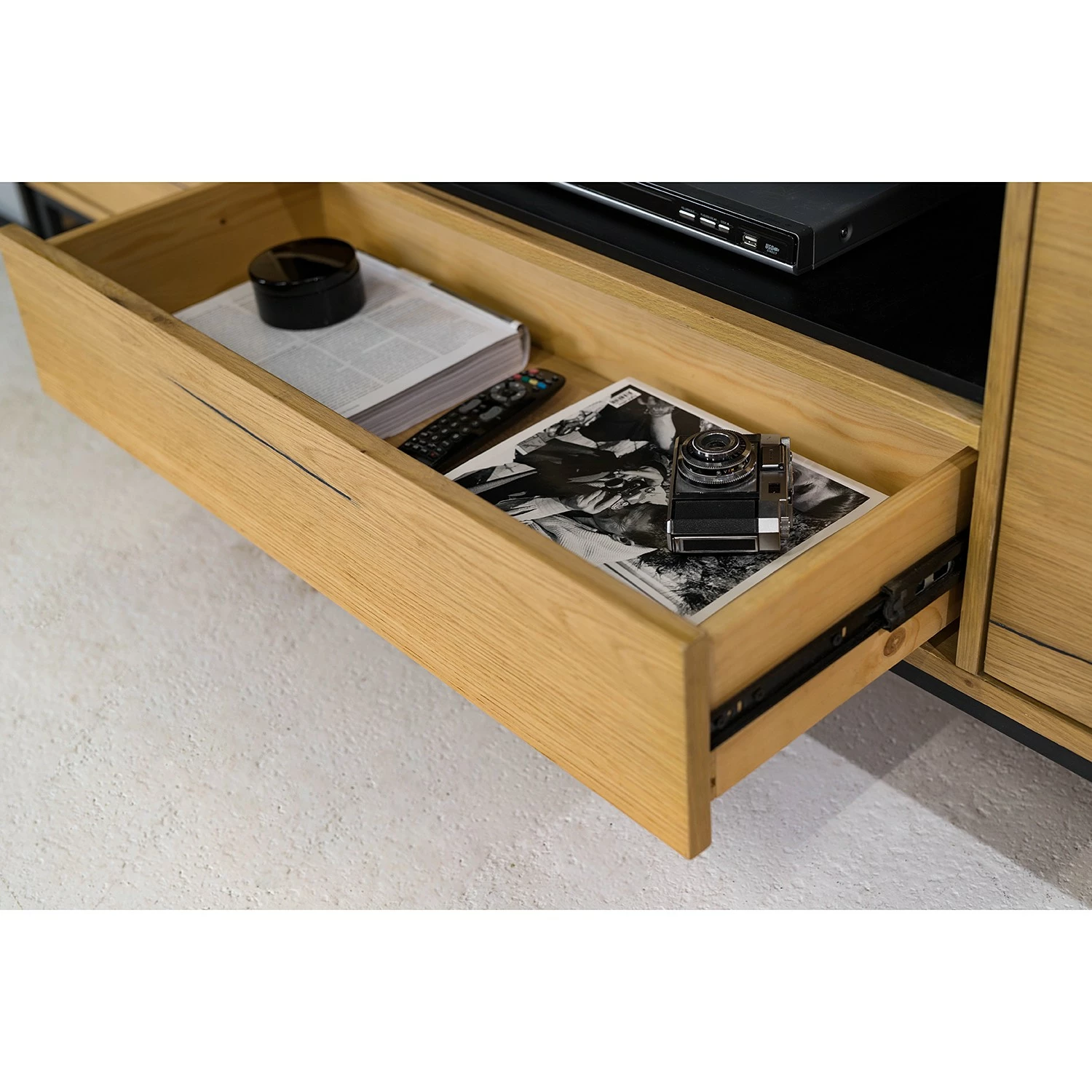 Studio Copenhagen TV-Lowboard Flox I - Echtholzfurnier / Metall - Eiche / Schwarz 15 Studio Copenhagen TV-Lowboard Flox I - Echtholzfurnier / Metall - Eiche / Schwarz – Bild 15