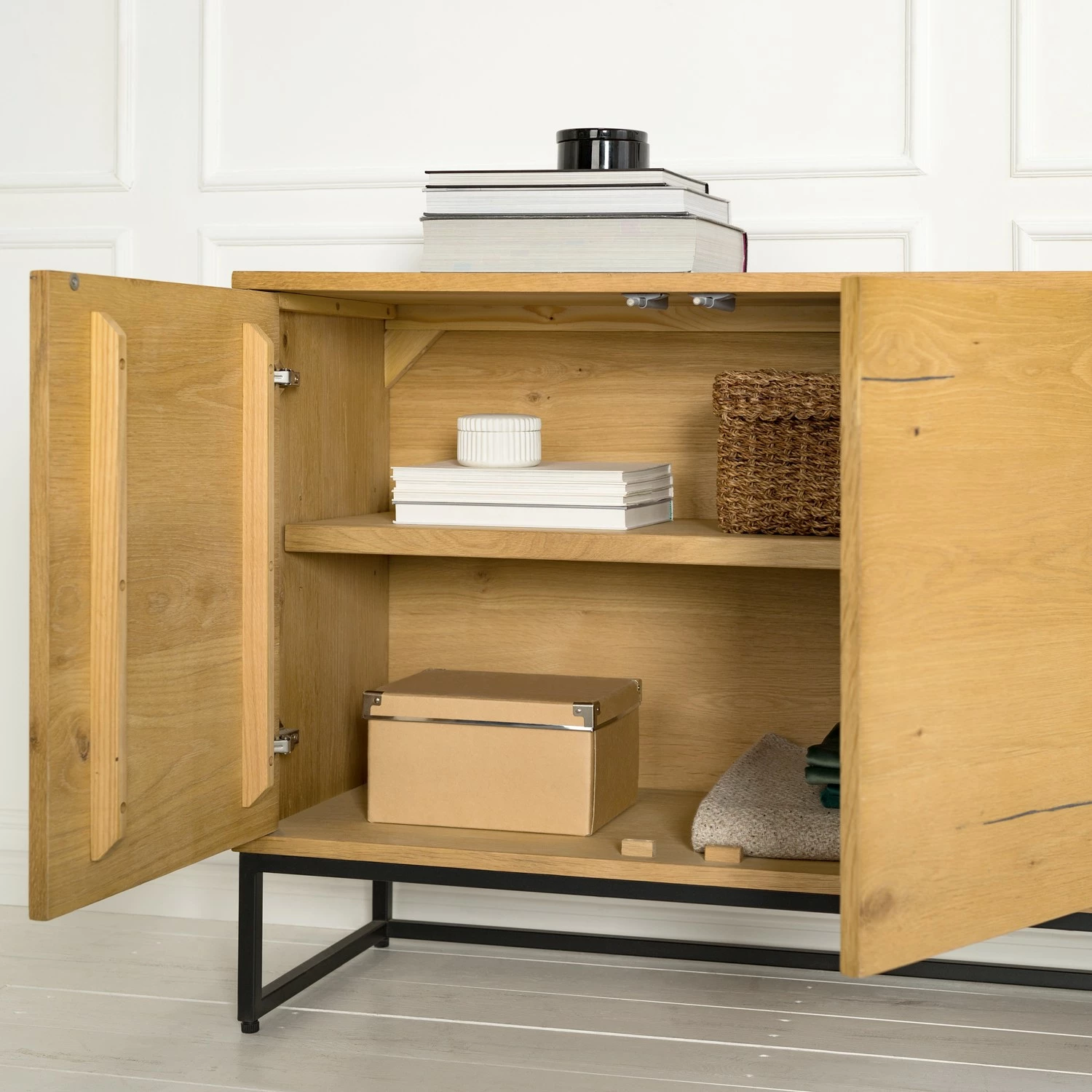 Studio Copenhagen Sideboard Flox II - Echtholzfurnier / Metall - Eiche / Schwarz 8 Studio Copenhagen Sideboard Flox II - Echtholzfurnier / Metall - Eiche / Schwarz – Bild 8