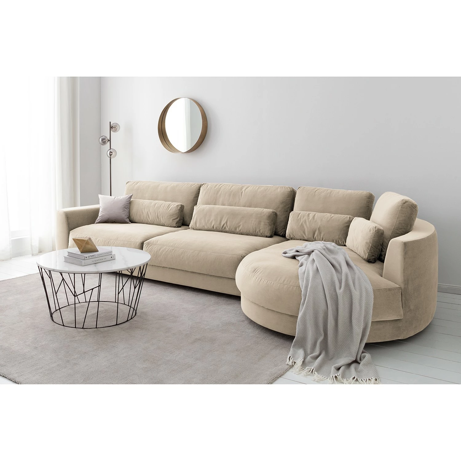 Studio Copenhagen Ecksofa Willows II - Samt Shyla: Beige - Ottomane davorstehend rechts 3 Studio Copenhagen Ecksofa Willows II - Samt Shyla: Beige - Ottomane davorstehend rechts – Bild 3