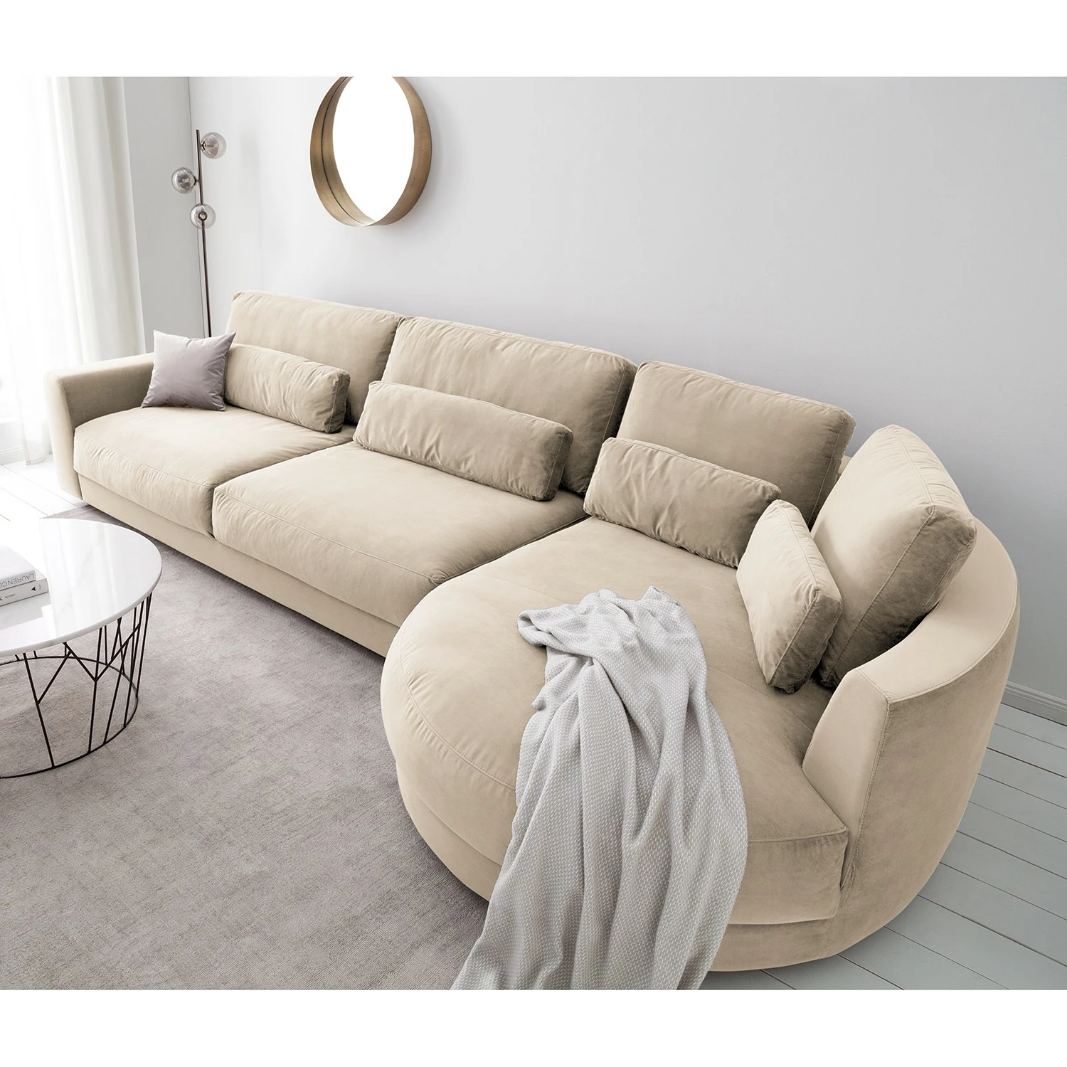 Studio Copenhagen Ecksofa Willows II - Samt Shyla: Beige - Ottomane davorstehend rechts 2 Studio Copenhagen Ecksofa Willows II - Samt Shyla: Beige - Ottomane davorstehend rechts – Bild 2
