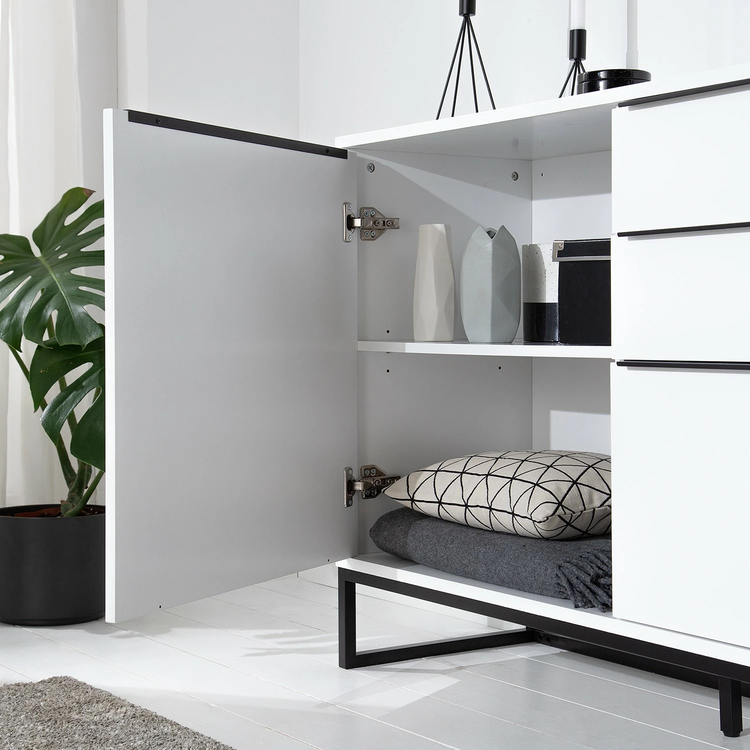 Fredriks Sideboard White Hall II - Matt Weiß / Schwarz 19 Fredriks Sideboard White Hall II - Matt Weiß / Schwarz – Bild 19