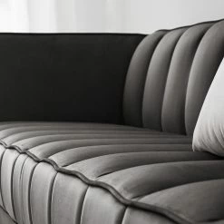 Red Living Sofa Suzy (2,5-Sitzer) - Samt Ravi: Grau -Wohnzimmermöbel boutique en ligne 1000227441 210506 10194700188 DETAILS P000000001000227441