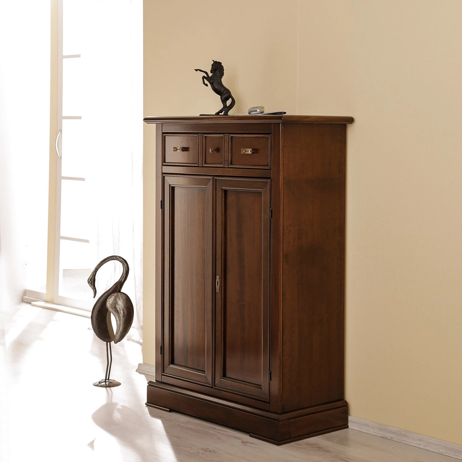 Ridgevalley Kommode Brieux - Tulpenbaum teilmassiv - Tulpenbaum Antik 2 Ridgevalley Kommode Brieux - Tulpenbaum teilmassiv - Tulpenbaum Antik – Bild 2