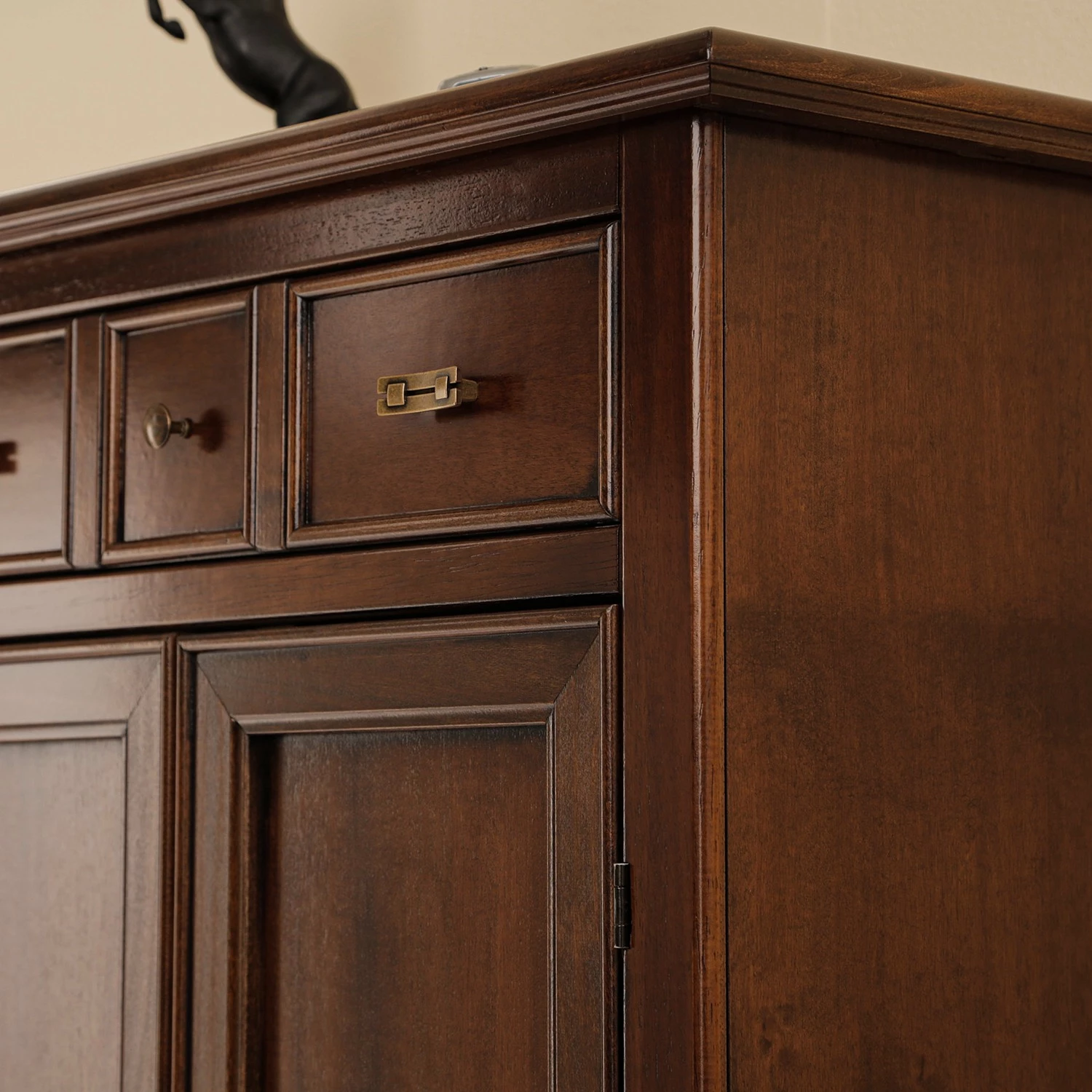 Ridgevalley Kommode Brieux - Tulpenbaum teilmassiv - Tulpenbaum Antik 5 Ridgevalley Kommode Brieux - Tulpenbaum teilmassiv - Tulpenbaum Antik – Bild 5