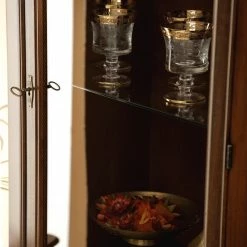 Ridgevalley Standvitrine Brieux - Tulpenbaum teilmassiv - Tulpenbaum Antik -Wohnzimmermöbel boutique en ligne 1000230613 201113 12531600043 DETAILS P000000001000230613