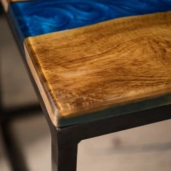 Wolf-Möbel Epoxidharz-Beistelltisch Tarnac - Harz / Metall - Blau -Wohnzimmermöbel boutique en ligne 1000243170 220617 022 MOOD DETAILS P000000001000243170 mood