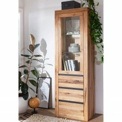 Naturoo Vitrinenschrank Gerville II - Wildeiche massiv 6 Naturoo Vitrinenschrank Gerville II - Wildeiche massiv -Wohnzimmermöbel boutique en ligne 1000249423 210420 08270200021 MOOD DETAILS P000000001000249423 mood