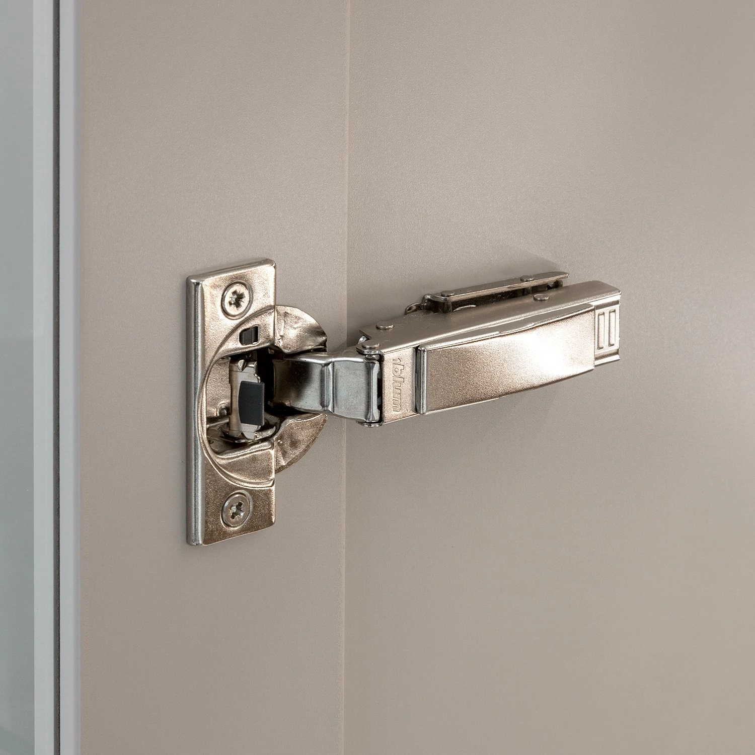 GWINNER Standvitrine Bellano - Echtholzfurnier - Matt Fango / Balkeneiche - Türanschlag rechts - Ohne Beleuchtung 4 GWINNER Standvitrine Bellano - Echtholzfurnier - Matt Fango / Balkeneiche - Türanschlag rechts - Ohne Beleuchtung – Bild 4