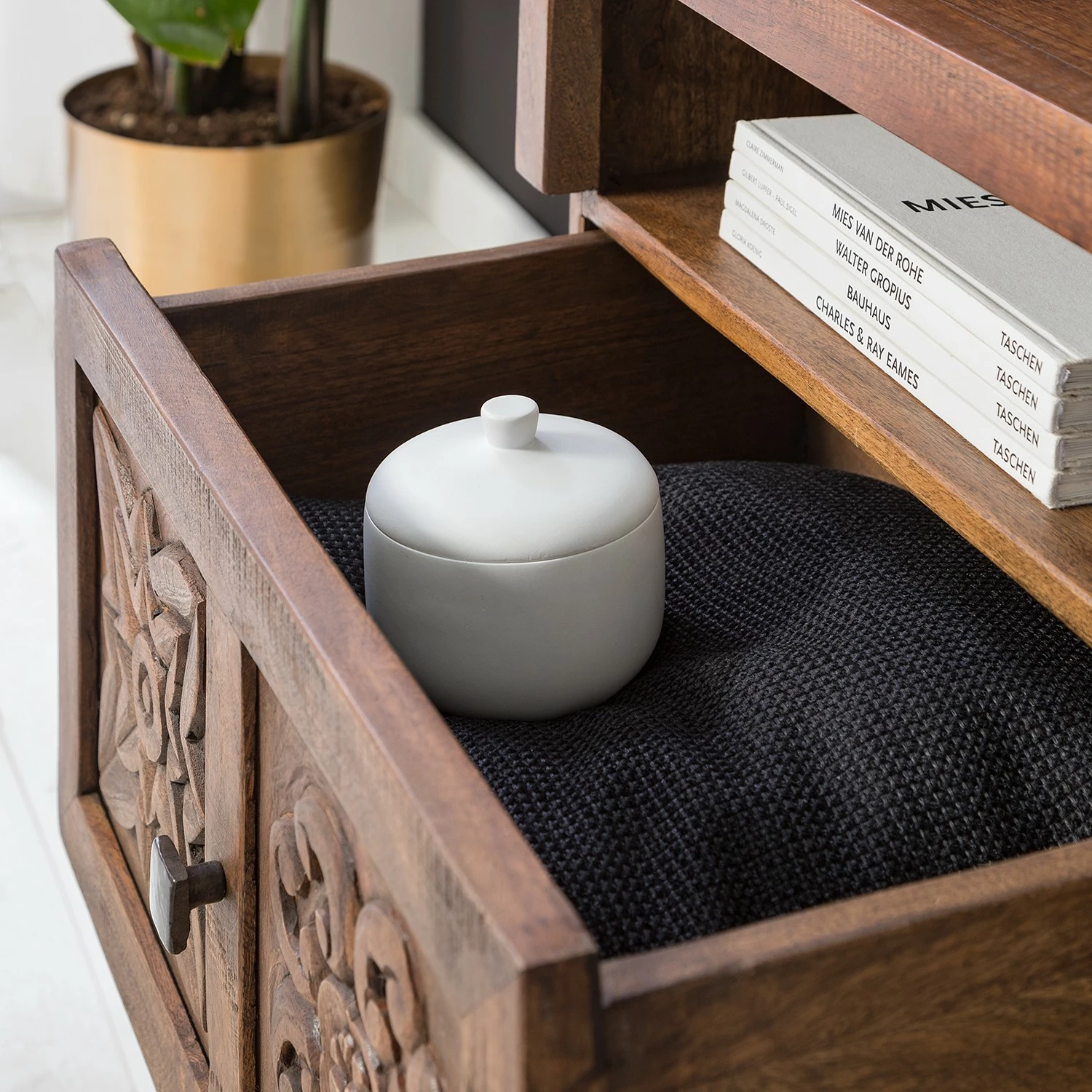 Wolf-Möbel TV-Lowboard Carving - Akazie massiv 6 Wolf-Möbel TV-Lowboard Carving - Akazie massiv – Bild 6