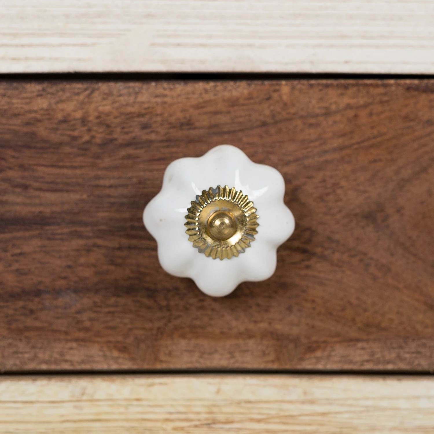 Wolf-Möbel Beistelltisch Maison - Akazie massiv - Akazie Stone / Antik Weiß - Höhe: 60 cm 9 Wolf-Möbel Beistelltisch Maison - Akazie massiv - Akazie Stone / Antik Weiß - Höhe: 60 cm – Bild 9