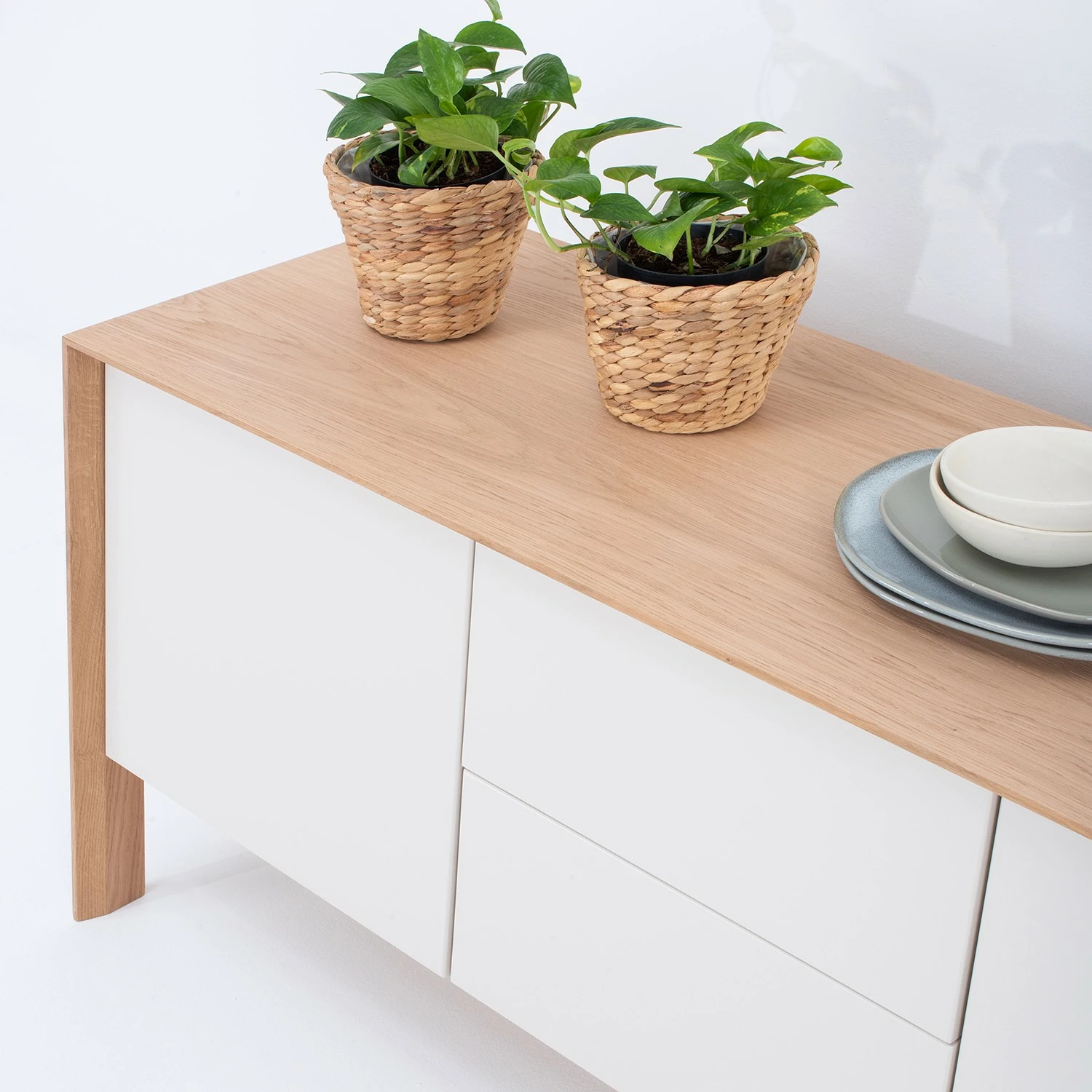 Studio Copenhagen Sideboard Maayka I - Eiche teilmassiv - Mushroom Creme / Eiche Hell 16 Studio Copenhagen Sideboard Maayka I - Eiche teilmassiv - Mushroom Creme / Eiche Hell – Bild 16
