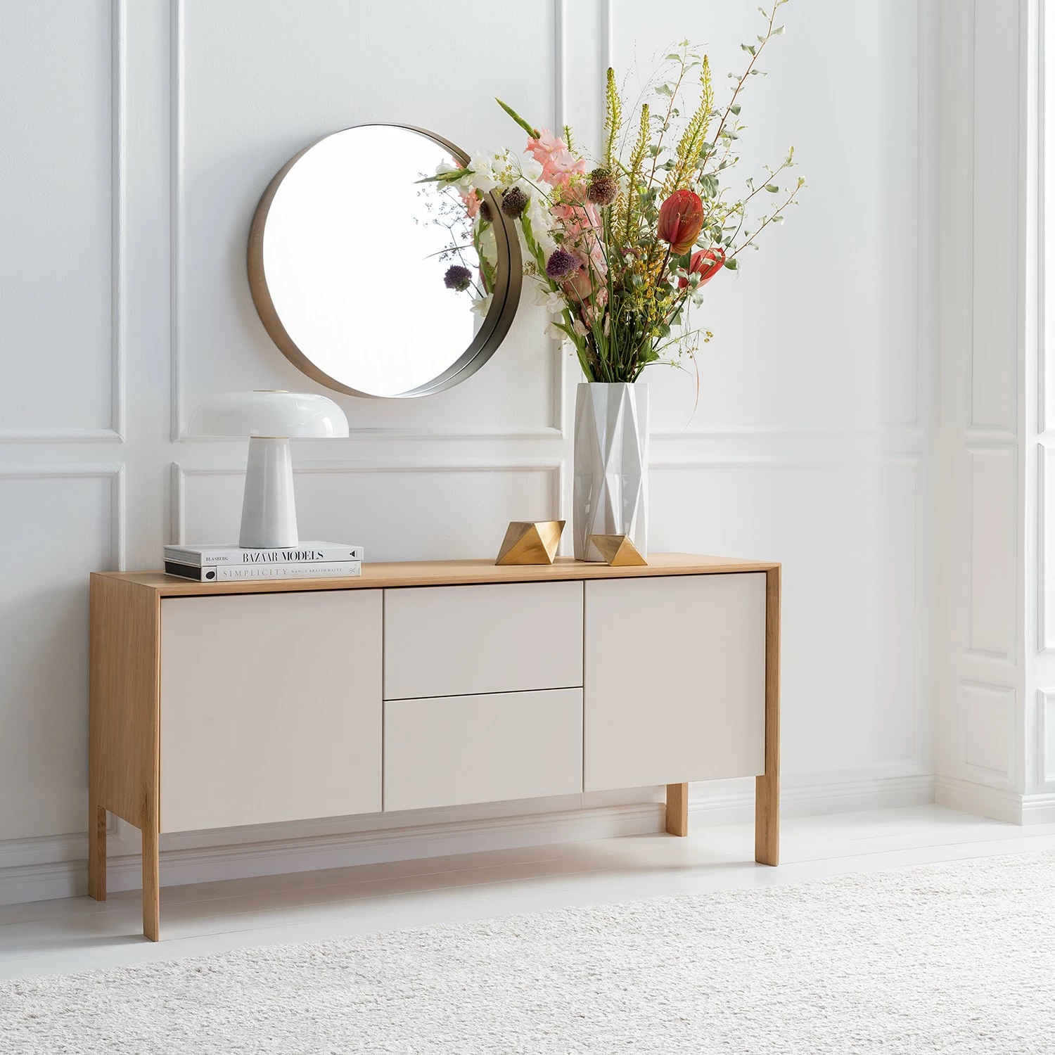 Studio Copenhagen Sideboard Maayka I - Eiche teilmassiv - Mushroom Creme / Eiche Hell 2 Studio Copenhagen Sideboard Maayka I - Eiche teilmassiv - Mushroom Creme / Eiche Hell – Bild 2