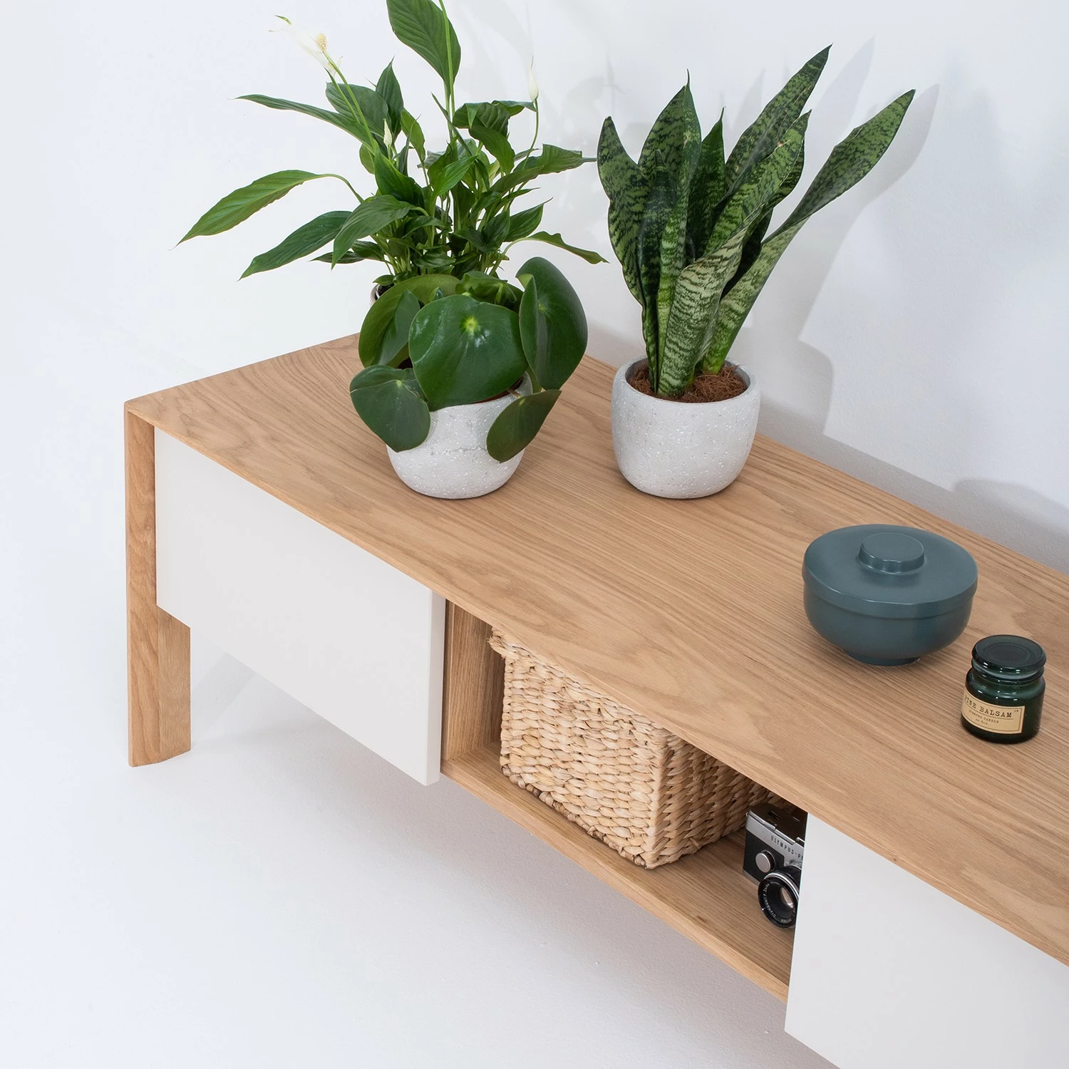 Studio Copenhagen TV-Lowboard Maayka I - Eiche teilmassiv - Mushroom Creme / Eiche Hell 13 Studio Copenhagen TV-Lowboard Maayka I - Eiche teilmassiv - Mushroom Creme / Eiche Hell – Bild 13