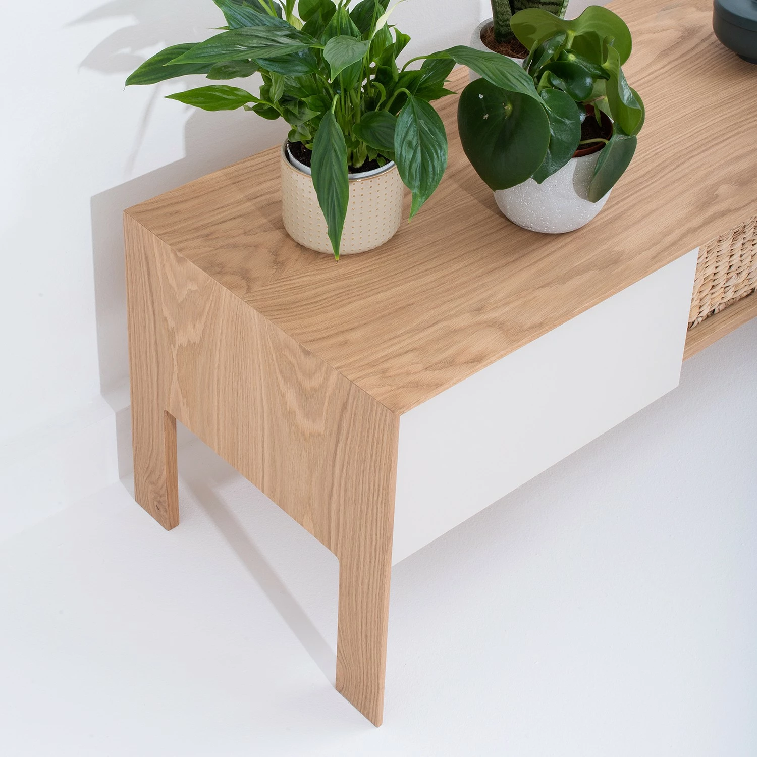 Studio Copenhagen TV-Lowboard Maayka I - Eiche teilmassiv - Mushroom Creme / Eiche Hell 11 Studio Copenhagen TV-Lowboard Maayka I - Eiche teilmassiv - Mushroom Creme / Eiche Hell – Bild 11