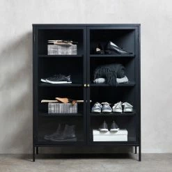 Loftscape Highboard Angelus - Metall / Glas - Schwarz -Wohnzimmermöbel boutique en ligne 1000304135 211026 13053500033 MOOD DETAILS P000000001000304135 mood